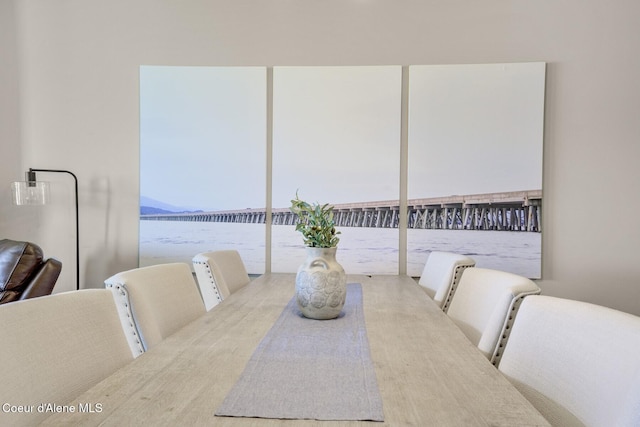 dining space featuring a mountain view