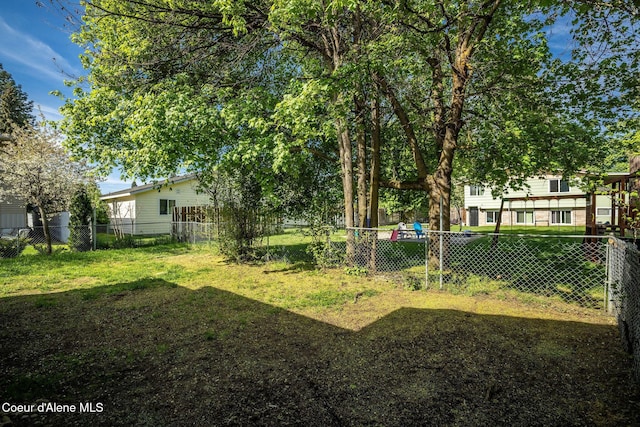 837 N 19th St, Coeur Dalene, ID 83814 - view of yard