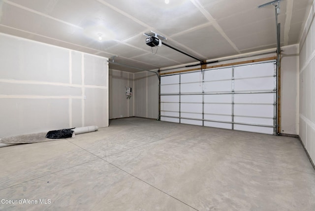 7823 N Girard Cir, Coeur Dalene, ID 83815 - garage featuring a garage door opener