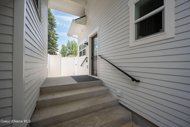 215 W Foster Ave, Coeur Dalene, ID 83814 - view of stairway