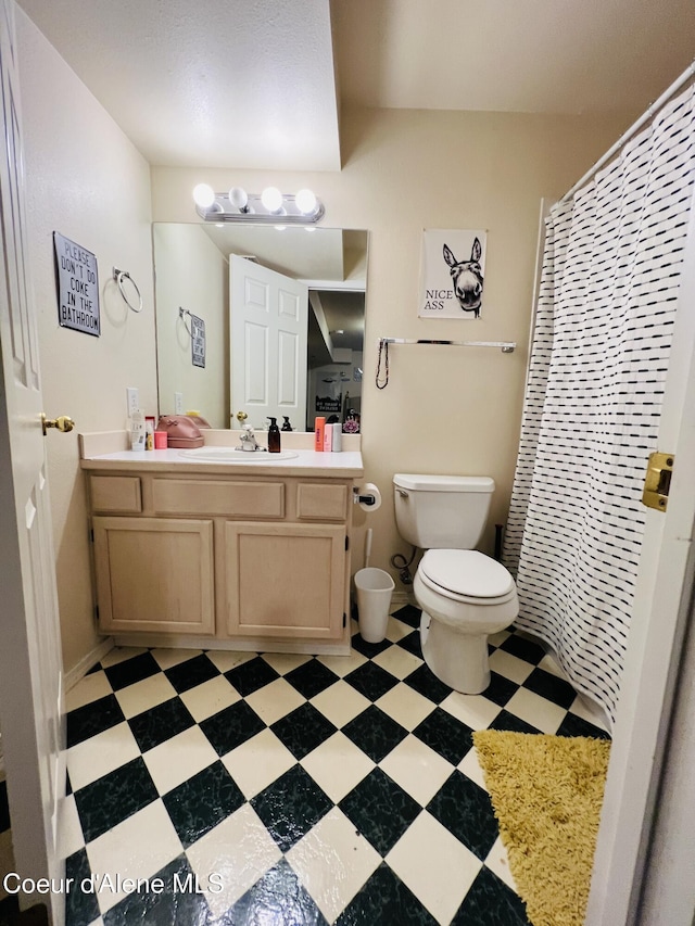 8351 N Audubon Dr, Hayden, ID 83835 - full bathroom featuring vanity, toilet, tile patterned floors, and curtained shower