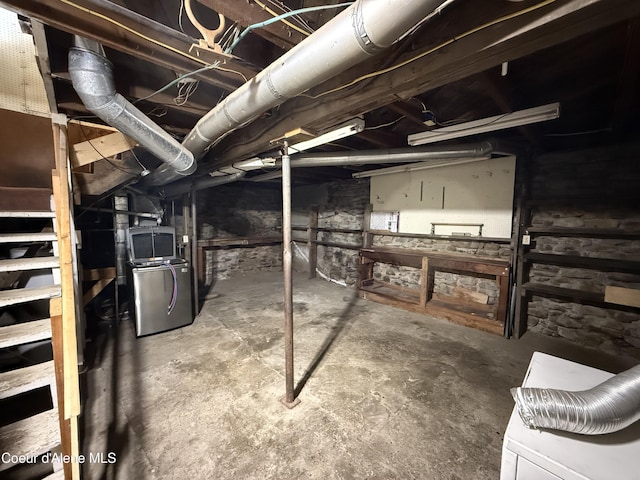 812 Silver St, Wallace, ID 83873 - unfinished below grade area featuring washer / dryer