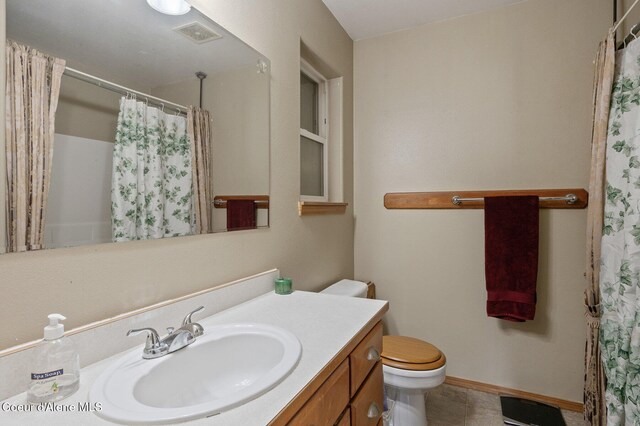 bathroom featuring toilet, vanity, tile patterned floors, curtained shower, and baseboards