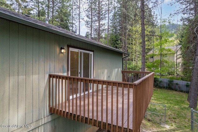8694 N Clarkview Pl, Hayden Lake, ID 83835 - deck with fence