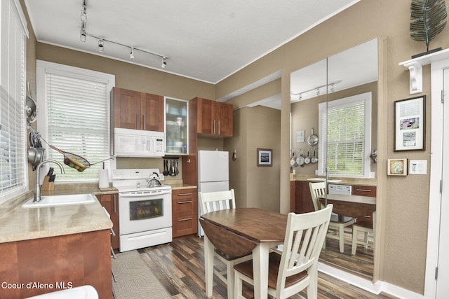 16646 E Cape Horn Rd, Bayview, ID 83803 - kitchen featuring white appliances, a sink, dark wood-type flooring, and light countertops