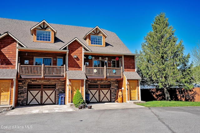 1 Elsie Peak Ct Unit B1 Bldg B, Pinehurst, ID 83850 - view of front of property with stone siding, a balcony, fence, and roof with shingles