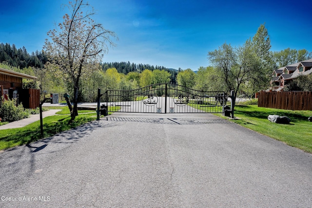 1 Elsie Peak Ct Unit B1 Bldg B, Pinehurst, ID 83850 - gate with fence