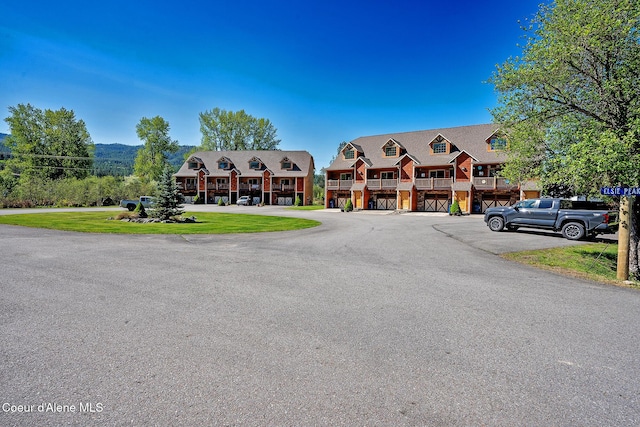 1 Elsie Peak Ct Unit B1 Bldg B, Pinehurst, ID 83850 - view of front of property with a garage and a front lawn