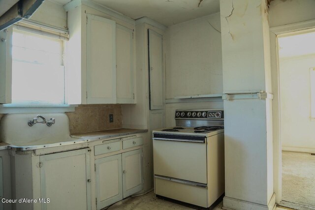 2224 N Park Rd, Spokane Valley, WA 99212 - kitchen with electric range, light countertops, and a sink