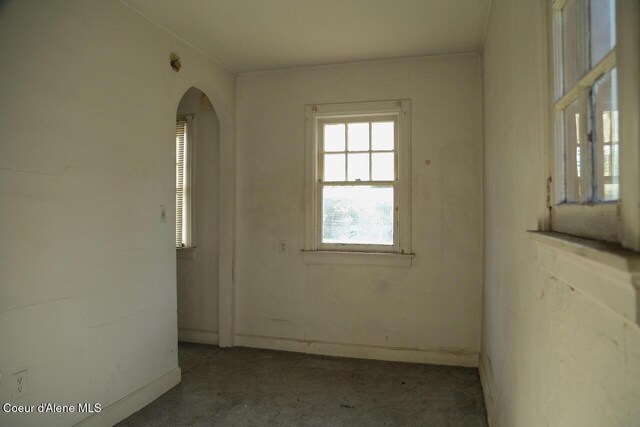 2224 N Park Rd, Spokane Valley, WA 99212 - empty room with arched walkways and baseboards