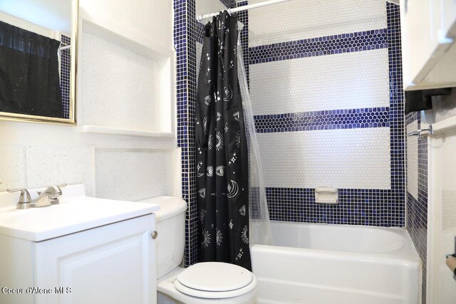 2224 N Park Rd, Spokane Valley, WA 99212 - full bathroom featuring toilet, shower / bath combo, and vanity