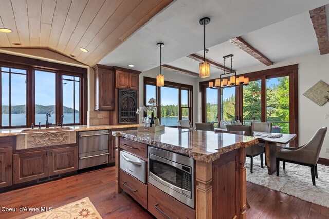 kitchen featuring appliances with stainless steel finishes, a sink, a warming drawer, healthy amount of natural light, and recessed lighting