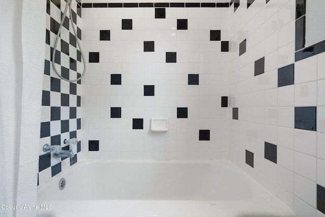 131 Ord Blvd, Nampa, ID 83686 - bathroom featuring a bathtub