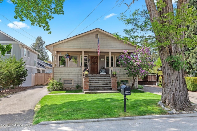 view of front of house featuring a porch and driveway