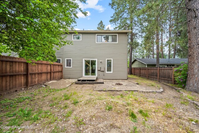 1706 E Thomas Ln, Coeur Dalene, ID 83815 - back of property with a fenced backyard