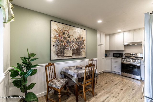 377 E Knotty Pine Ln Unit 2, Coeur Dalene, ID 83815 - kitchen featuring stainless steel gas range, black microwave, light wood-style flooring, under cabinet range hood, and recessed lighting