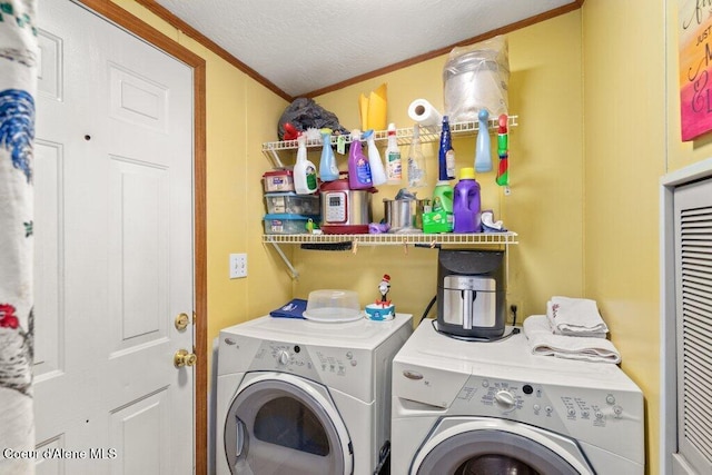 911 French Gulch Rd, Kingston, ID 83839 - laundry area featuring washing machine and dryer, ornamental molding, and a textured ceiling