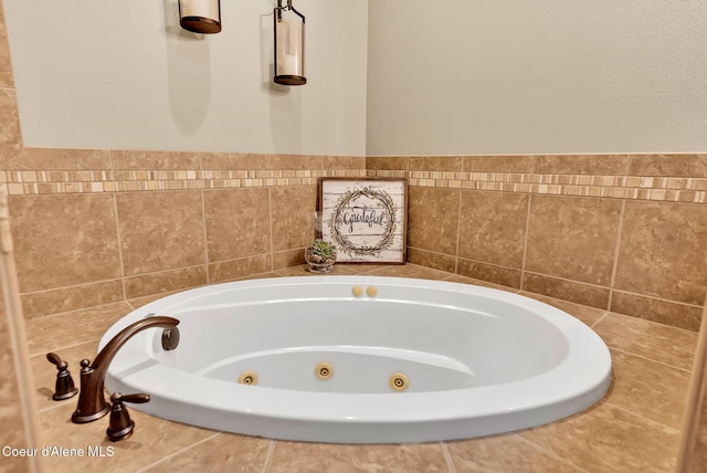 14097 N Pristine Cir, Rathdrum, ID 83858 - full bathroom featuring a whirlpool tub