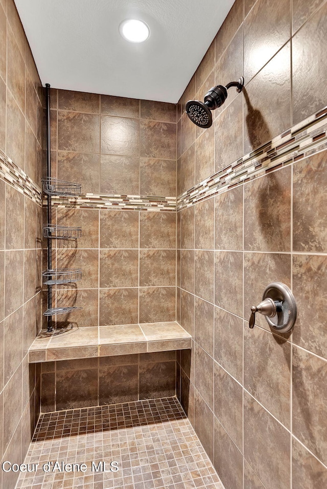 17940 W Sheltered Ct, Hauser, ID 83854 - bathroom with tiled shower