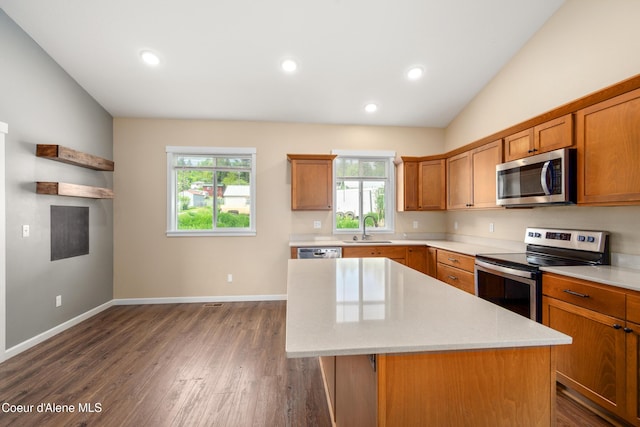 329 N 20th, Saint Maries, ID 83861 - kitchen featuring appliances with stainless steel finishes, a sink, healthy amount of natural light, a center island, and vaulted ceiling