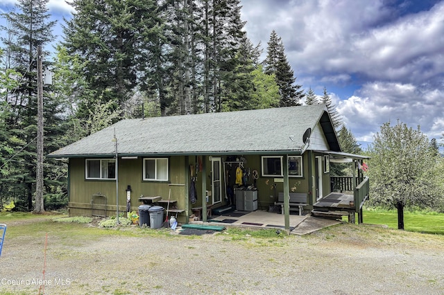 view of front of house featuring a shingled roof