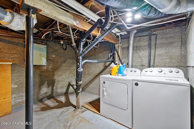 908 E Coeur D Alene Ave, Coeur Dalene, ID 83814 - laundry room with washing machine and clothes dryer