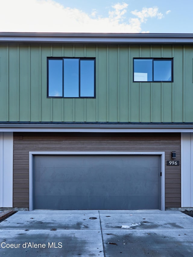 898 E Railroad Ave, Post Falls, ID 83854 - garage featuring concrete driveway