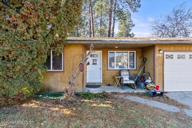 2707-2709 N 10th St, Coeur Dalene, ID 83815 - view of front of house with a garage