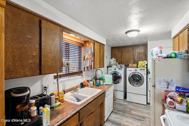 2707-2709 N 10th St, Coeur Dalene, ID 83815 - washroom featuring washer and clothes dryer, a textured ceiling, and light wood-type flooring