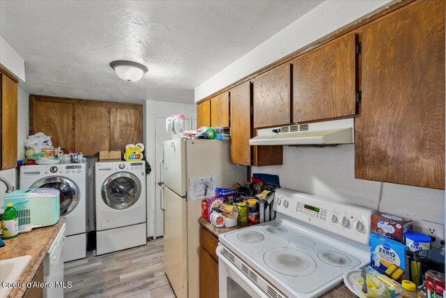 2707-2709 N 10th St, Coeur Dalene, ID 83815 - laundry area featuring independent washer and dryer, a textured ceiling, and light wood finished floors