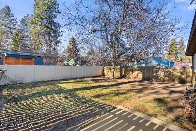 2707-2709 N 10th St, Coeur Dalene, ID 83815 - view of yard