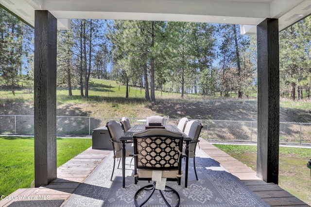 320 S River St, Rockford, WA 99030 - fenced backyard with outdoor dining area
