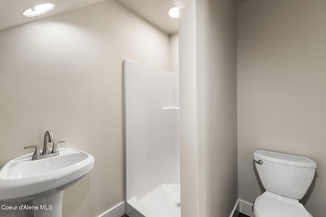 193 Grouse Rd, Sandpoint, ID 83864 - full bathroom with a stall shower, toilet, a sink, and baseboards