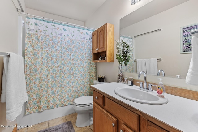 821 W Mustang Ave, Hayden, ID 83835 - full bath featuring tile patterned floors, toilet, vanity, and shower / bath combo