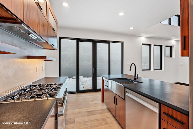 1808 Garfield Bay Rd, Sagle, ID 83860 - kitchen featuring a sink, stainless steel appliances, dark countertops, recessed lighting, and light wood finished floors