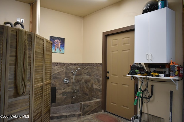 995 S Saddleback Dr, Coeur Dalene, ID 83814 - bathroom with a walk in shower