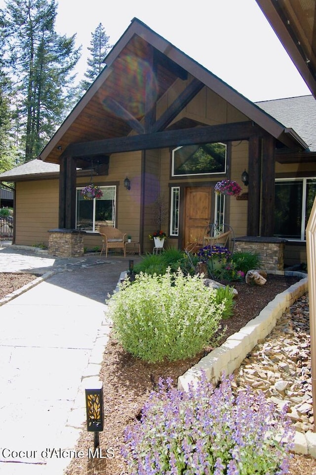 995 S Saddleback Dr, Coeur Dalene, ID 83814 - view of front facade featuring a patio area