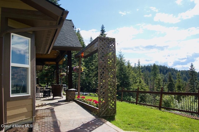 995 S Saddleback Dr, Coeur Dalene, ID 83814 - view of patio featuring a wooded view