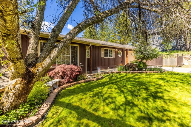 7485 E Revilo Point Rd, Hayden, ID 83835 - ranch-style home featuring concrete driveway, a shingled roof, and board and batten siding