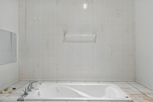291 Comeback Bay Ln, Sagle, ID 83860 - bathroom featuring a bath and baseboards