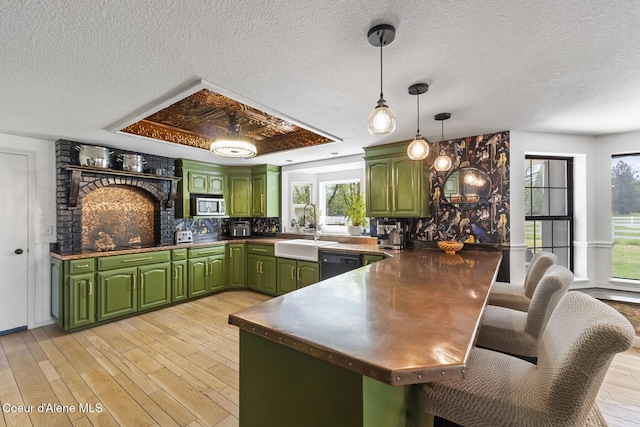7104 W Kidd Island Rd, Coeur Dalene, ID 83814 - kitchen featuring green cabinets, black appliances, a peninsula, a sink, and a textured ceiling