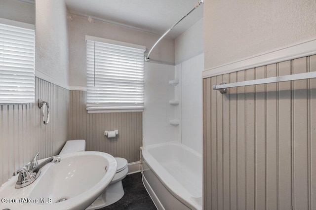 1415 N 2nd St, Coeur Dalene, ID 83814 - full bath with toilet, a sink, and tub / shower combination