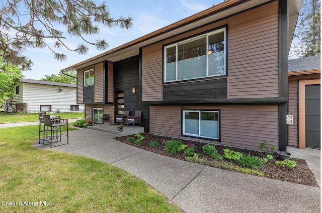 2840 W Masters Dr, Coeur Dalene, ID 83815 - view of front facade with a front yard and a patio