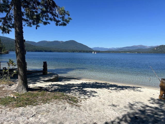 286 E Canoe Point Rd, Coolin, ID 83821