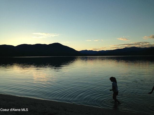 286 E Canoe Point Rd, Coolin, ID 83821