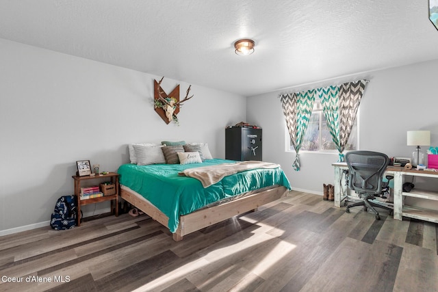 3283 N Knob Creek Ct, Post Falls, ID 83854 - bedroom with wood finished floors, baseboards, a textured ceiling, and an office area