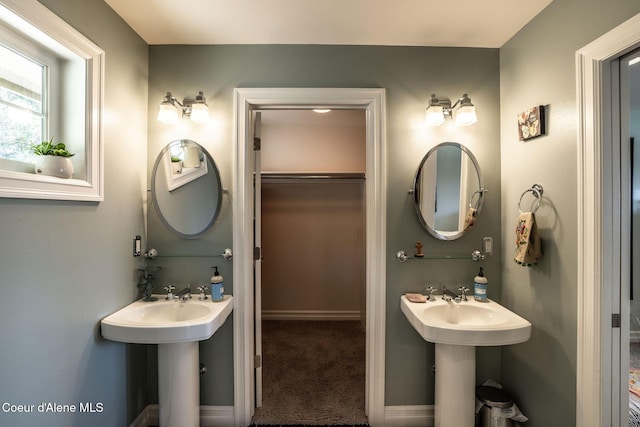 4878 E Annapolis Ct, Coeur Dalene, ID 83814 - bathroom featuring a walk in closet and baseboards