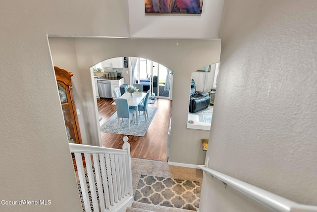 3423 E Hope Ave, Post Falls, ID 83854 - stairway featuring arched walkways, a textured wall, speckle patterned floor, and baseboards