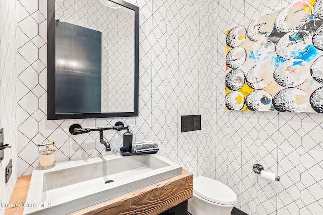 6361 S Cormorant Ct, Harrison, ID 83833 - bathroom featuring tile walls, toilet, vanity, and decorative backsplash