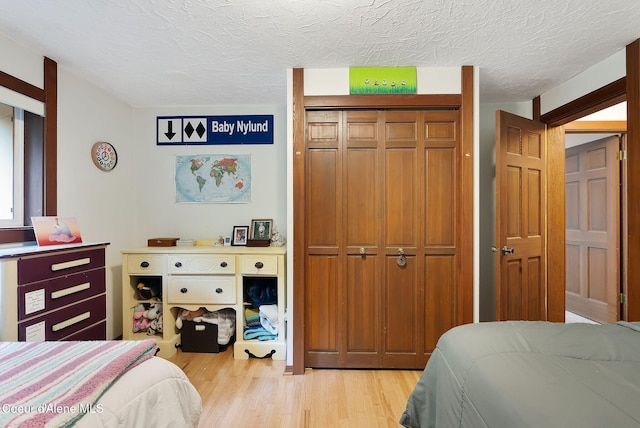 272 Hidden Springs Rd, Sandpoint, ID 83864 - bedroom featuring a closet, light wood-style flooring, and a textured ceiling
